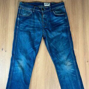 Jean bleu Wrangler coupe droite taille W32